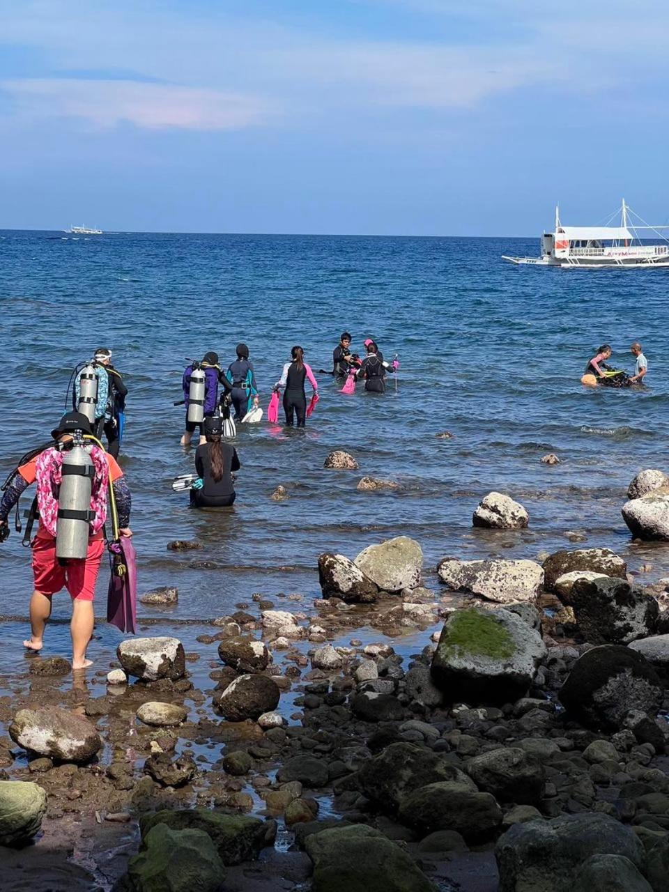 E-Fun Dive Resort Dauin Buitenkant foto
