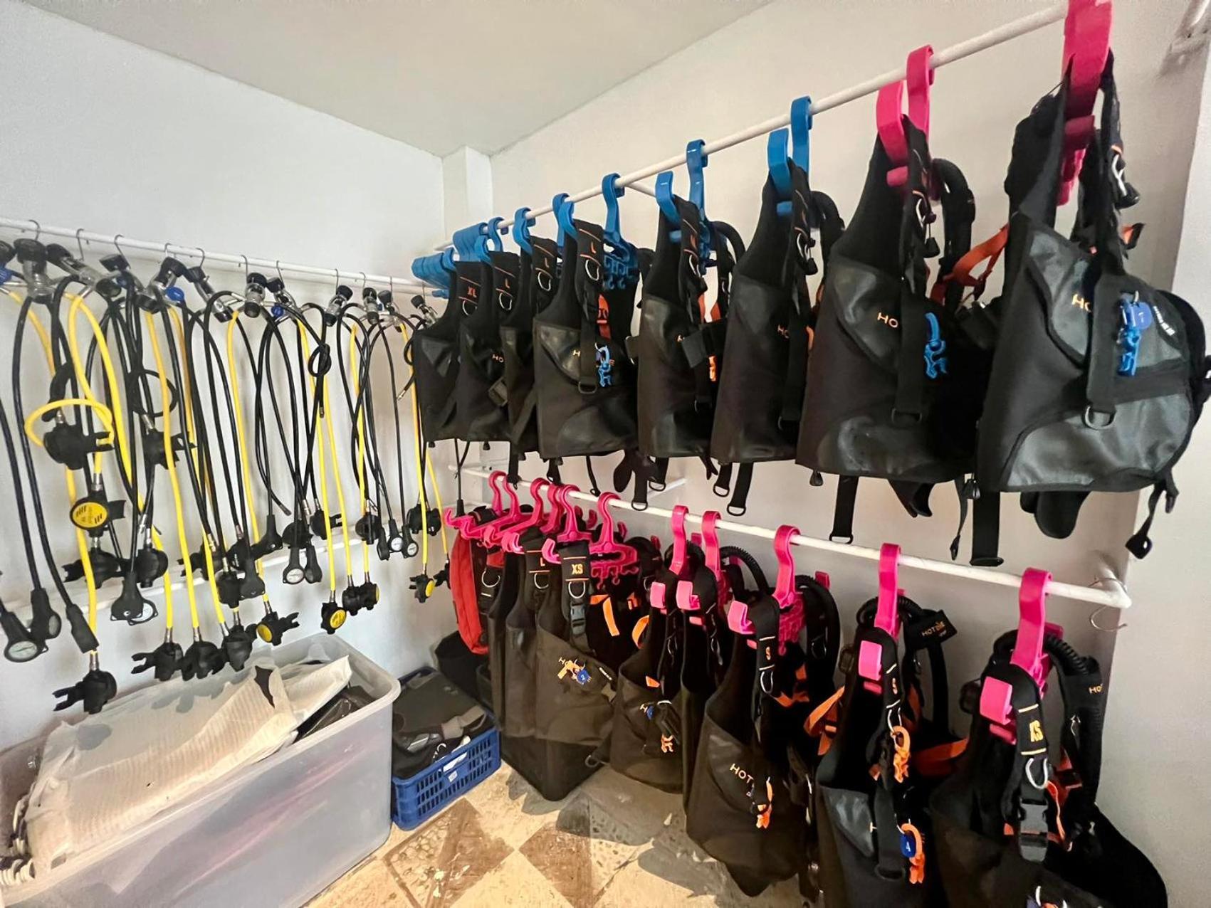 E-Fun Dive Resort Dauin Buitenkant foto